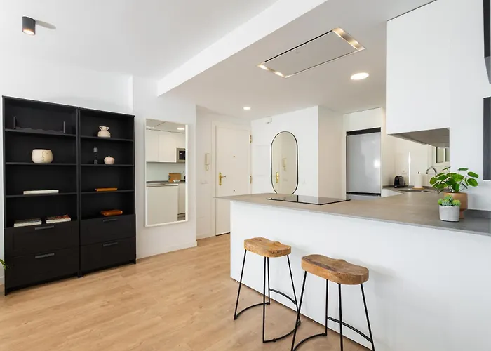 C36 Elegant 2 Bdr Amazing Views Daire