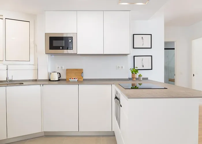 C36 Elegant 2 Bdr Amazing Views Daire